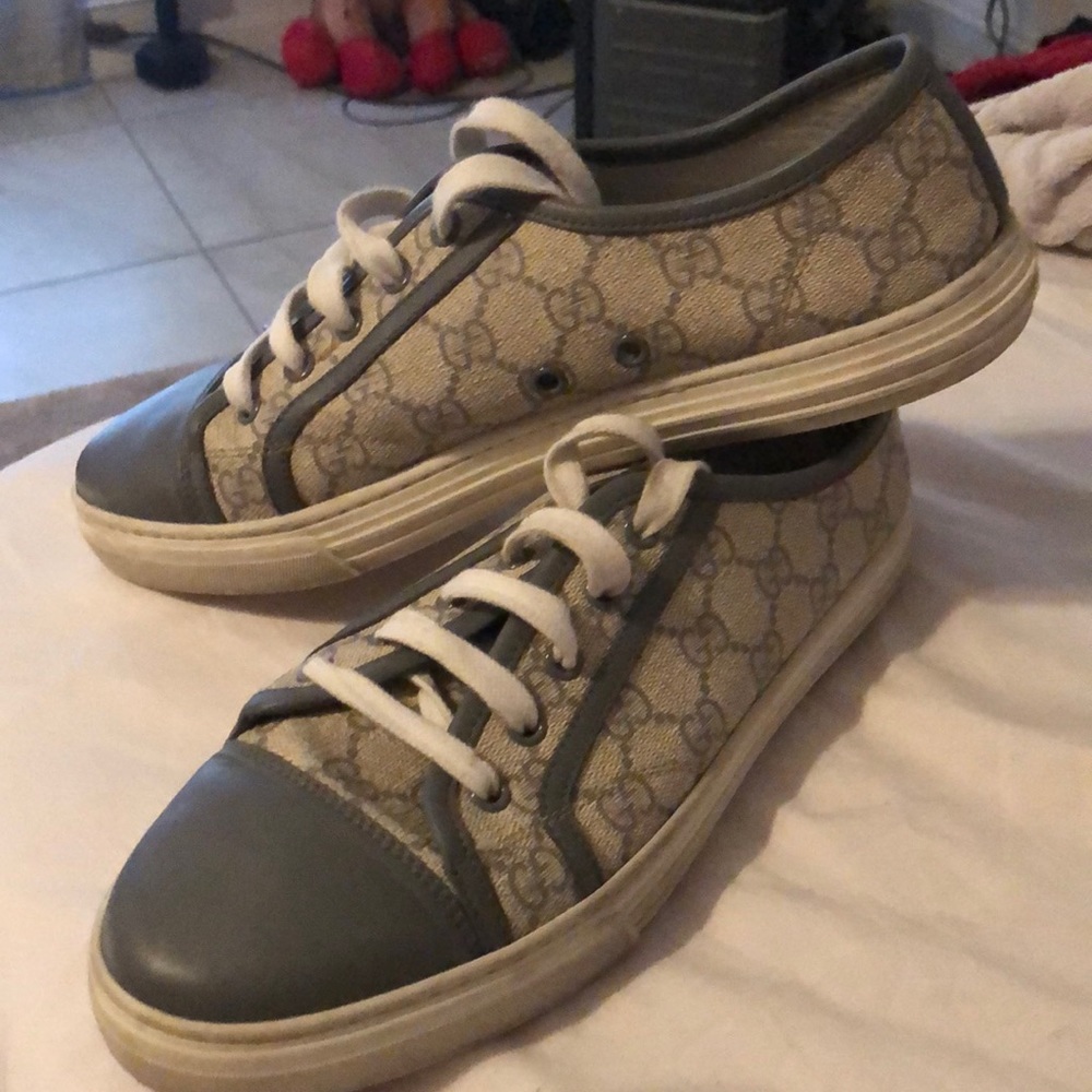 Gucci sneakers 👟 size 40 … or 10 💯 authentic